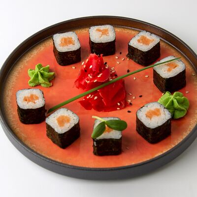 Ролл с лососем в Акияна по цене 320 ₽