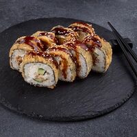 Ролл с мидиями в темпуре в Sushi Max Kolpino