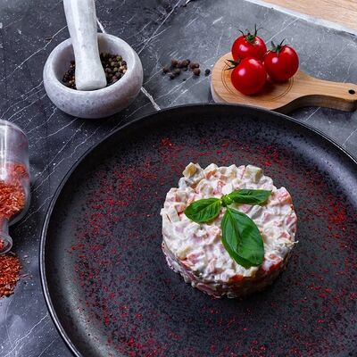 Оливье с курицей 280 г в Donna Maria PREMIUM по цене 480 ₽