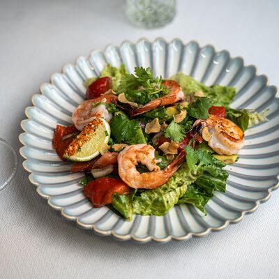 Салат с креветками, авокадо, соусом нам пла в KIZOKU по цене 900 ₽