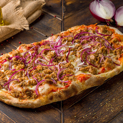 Пицца с тунцом в La Mortazza по цене 1500 ₽