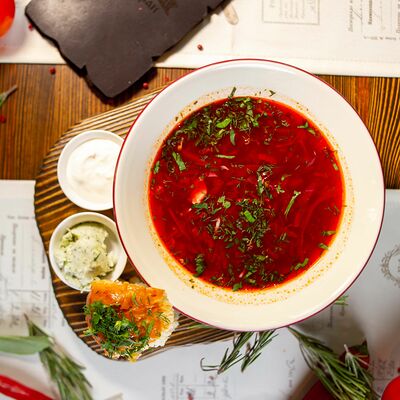 Борщ Украинский с пампушками в Мельница по цене 490 ₽