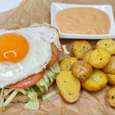 Бифштекс куриный с гарниром на выбор в Bizon Grill Café по цене 585 ₽