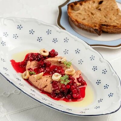 Пате из печени с брусничным конфитюром в Florinskiy bistro по цене 450 ₽