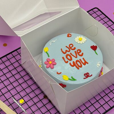 Бенто-торт с цветочками We Love You в подарок близкому человеку в Cosmo Сakery по цене 2300 ₽