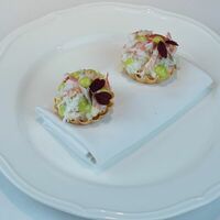 Тарталетка с оливье и мясом краба в Ресторан More
