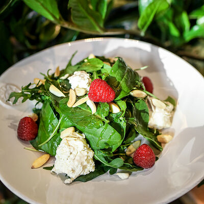 Салат с Рикоттой и малиной в Сыроварня по цене 720