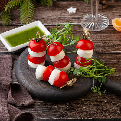 Канапе черри с молодой моцареллой в Территория еды 59 по цене 445 ₽