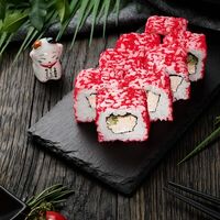 Ролл Калифорния с крабом в Кухня МОМО