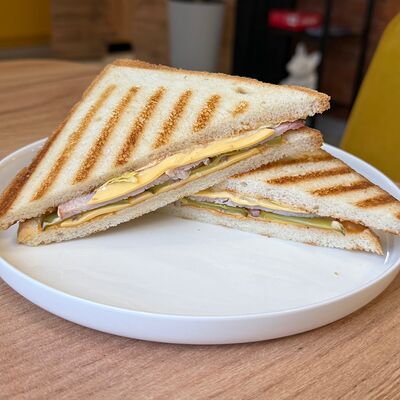 Сэндвич с карбонадом в Coffeelike по цене 260 ₽