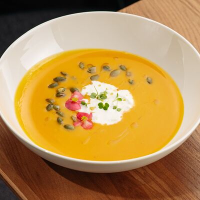 Тыквенный крем-суп со страчателлой в Misto по цене 700 ₽