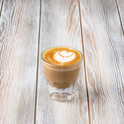 Флэт Уайт в Кофейня на Остоженке по цене 470 ₽