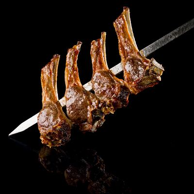 Шашлык из бараньего каре в У Тарона по цене 1300 ₽