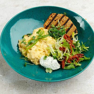 Фирменный скрембл с пармезаном в Pizza House по цене 350 ₽