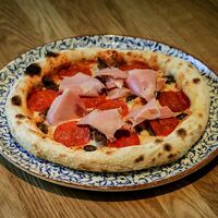 Пицца Двор в DVOR гриль-бистро