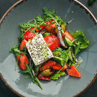 Греческий салат в Mojo