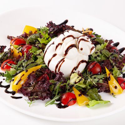 Салат с бурратой в Сыто Пьяно по цене 615 ₽