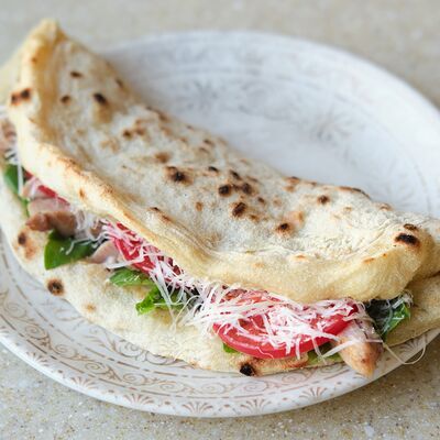 Сэндвич ала романа с курицей в Romanico по цене 700 ₽