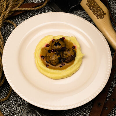 Фрикадельки с пюре и брусникой в Бар Бьёрнхейм Bjornheimr по цене 450 ₽