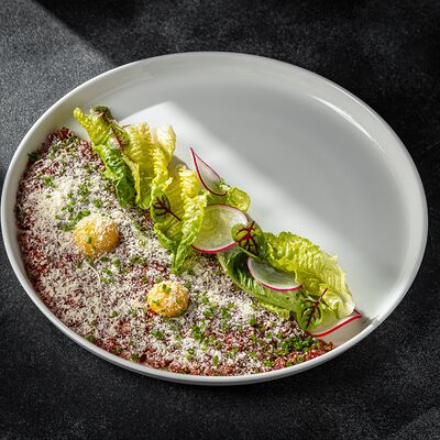 Тартар из говядины в Everest continental по цене 1450 ₽