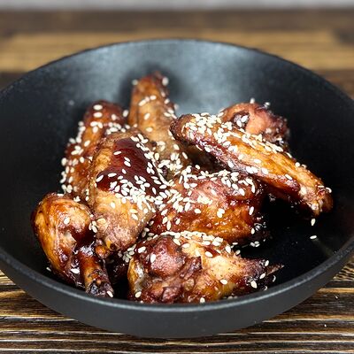 Куриные крылышки M в 1956 HOTDOG по цене 629 ₽