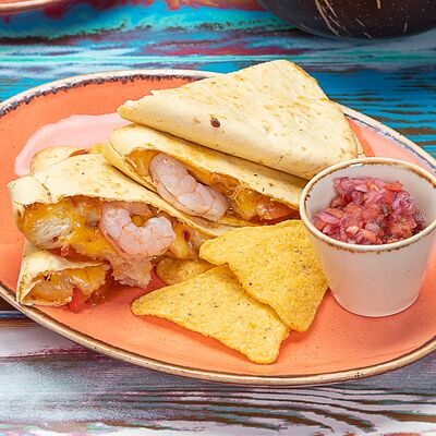 Кесадилья с креветками в Burritos по цене 550 ₽