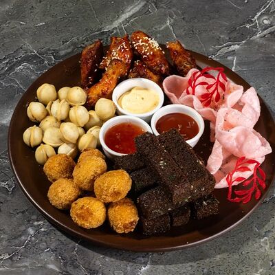 Пивной сет (чесночные гренки, крылышки 