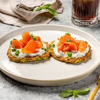 Оладьи из цукини с лососем и сливочным сыром в Special