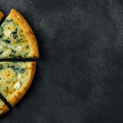 Пицца Шпинат & Фета в Mama miya по цене 799 ₽