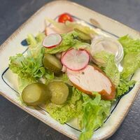 Салат с копченой грудкой в ореховом соусев Berta