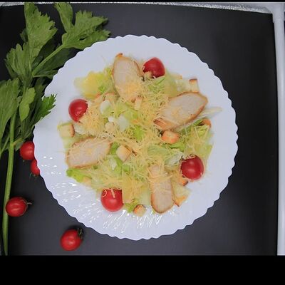 Салат Цезарь в Беш манты по цене 299 ₽