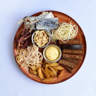 Тарелка снеков в Самое популярное кафе по цене 420