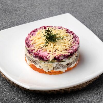 Кето-салат Сельдь под шубой в Лукоморье по цене 130 ₽