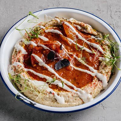 Хумус с пикантной матбухой в Easy Hummus по цене 380 ₽