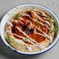 Хумус с пикантной матбухой в Easy Hummus