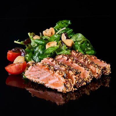 Салат с Лососем в Nishiki по цене 890 ₽