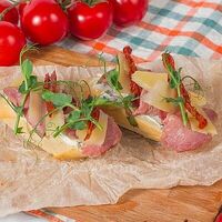 Брускетта с ростбифом и Пармезаном в Луиджи & Тосё