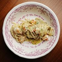 Спагетти alio olio с креветкой в ИВА