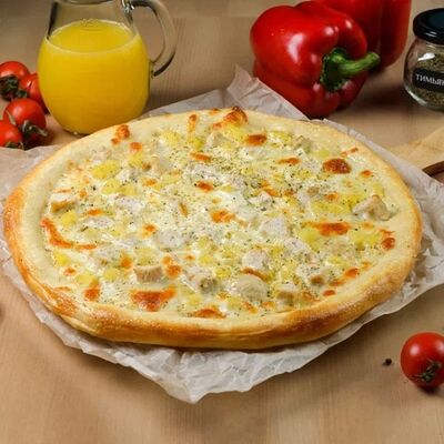 Пицца Цыплёнок с ананасами в Park cafe по цене 750 ₽