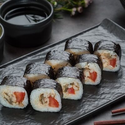 Ролл Игра в кальмара в Omakase Yoshitake Sushi по цене 850 ₽