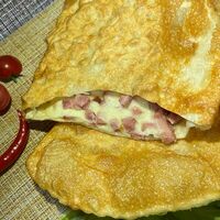 С ветчиной и сыром в Чебуречная