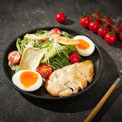 Салат Цезарь с курицей в In Tasty по цене 440 ₽