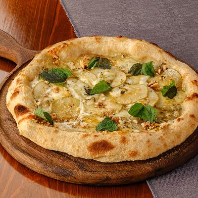 Пицца с грушей и горгонзолой в Casa Mia по цене 775 ₽