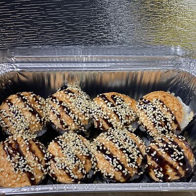 Запечённый ролл с лососем терияки в Роллы сумо по цене 750 ₽