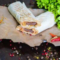 Двойной люля-кебаб в лаваше с овощами в Дастархан