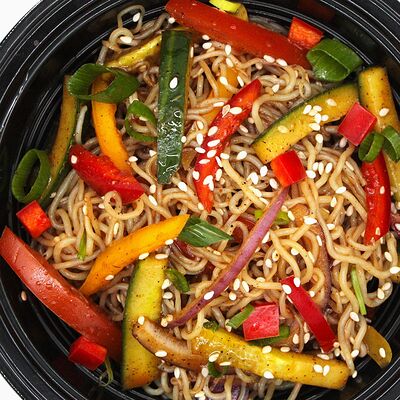 Салат из фунчозы с овощами в Ashokas Индийская кухня по цене 300 ₽