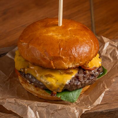 Шеф-бургер из мраморной говядины в The 312 по цене 1450 ₽