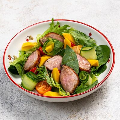 Салат с утиной грудкой и манго в Склад 22 по цене 990