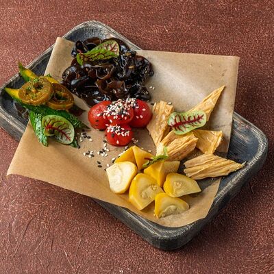 Ассорти солений в Гастробар Дружба по цене 520 ₽