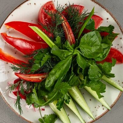 Букет из свежих овощей и зелени в Green Park & Шашлык по цене 810 ₽